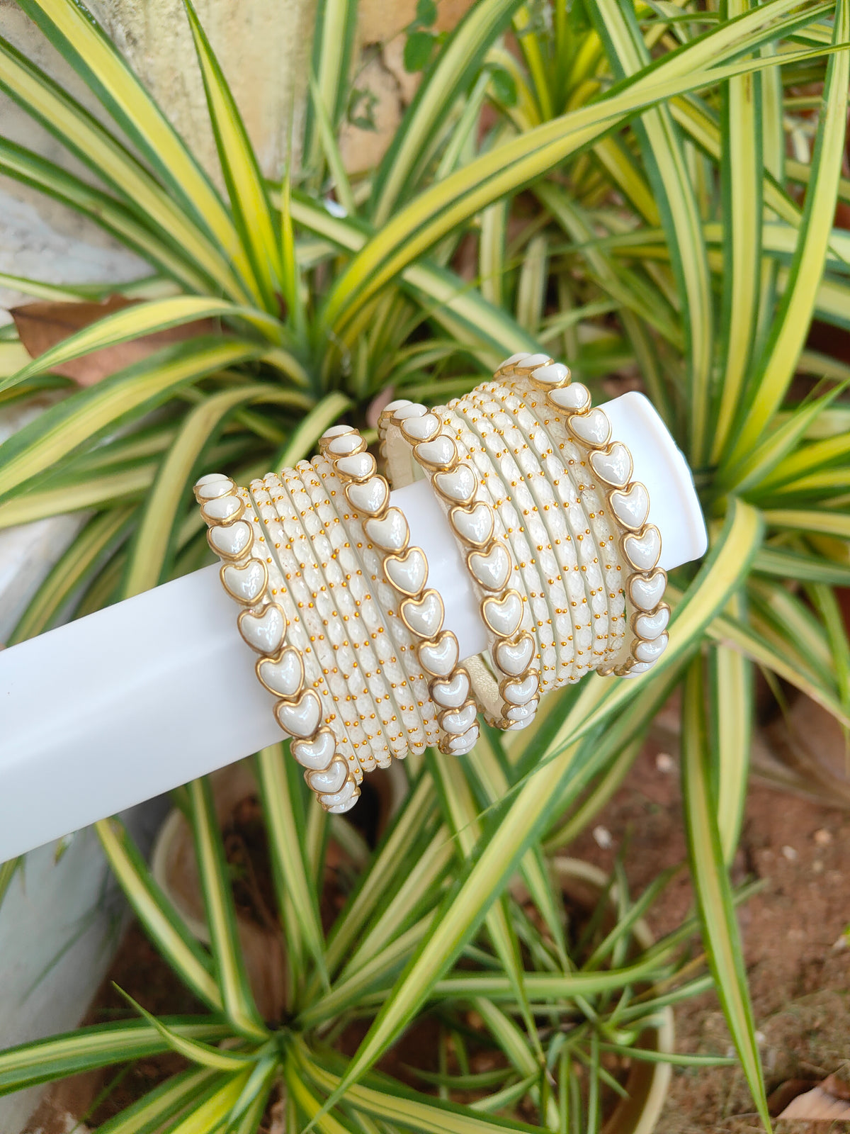 White Kundan Heart Silkthread Set With Glass Bangles