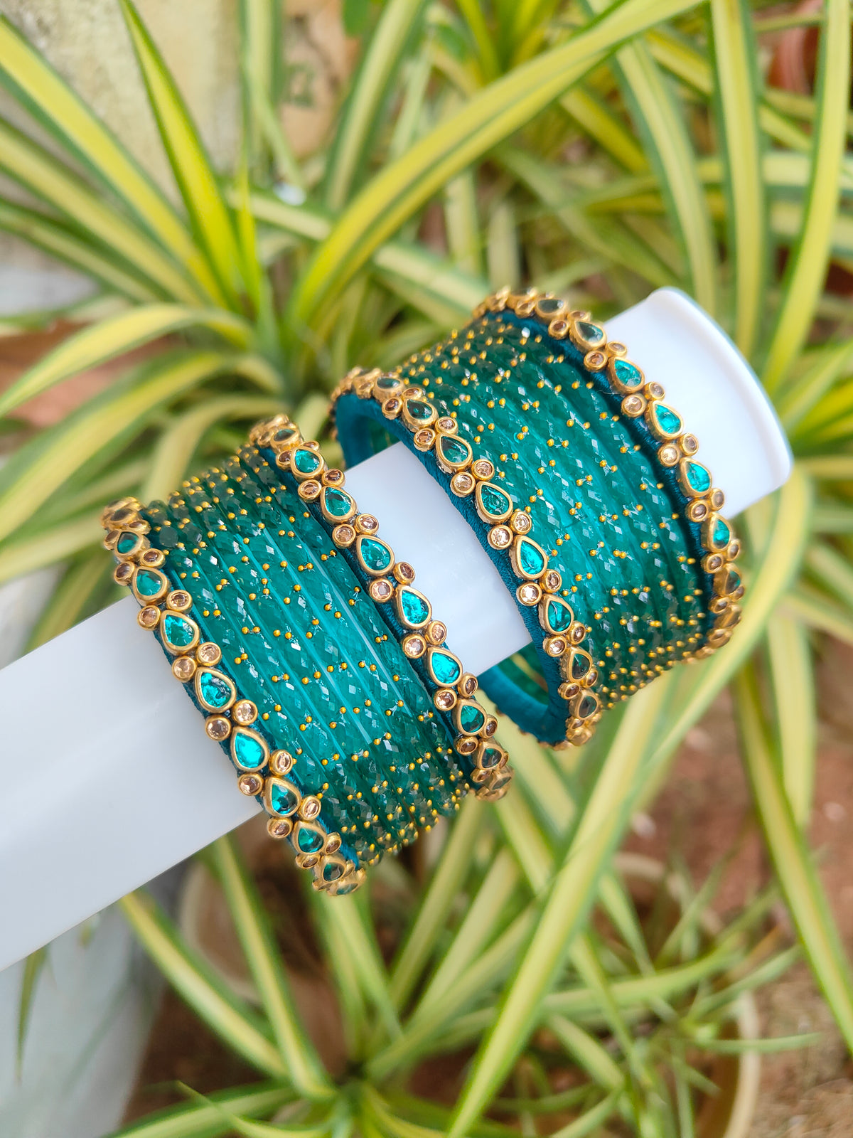 Peacock Blue Thilagam Silkthread Set With Glass Bangles