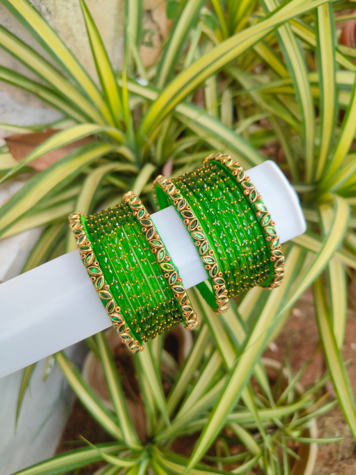 Light Green Leaf Silkthread Set With Glass Bangles