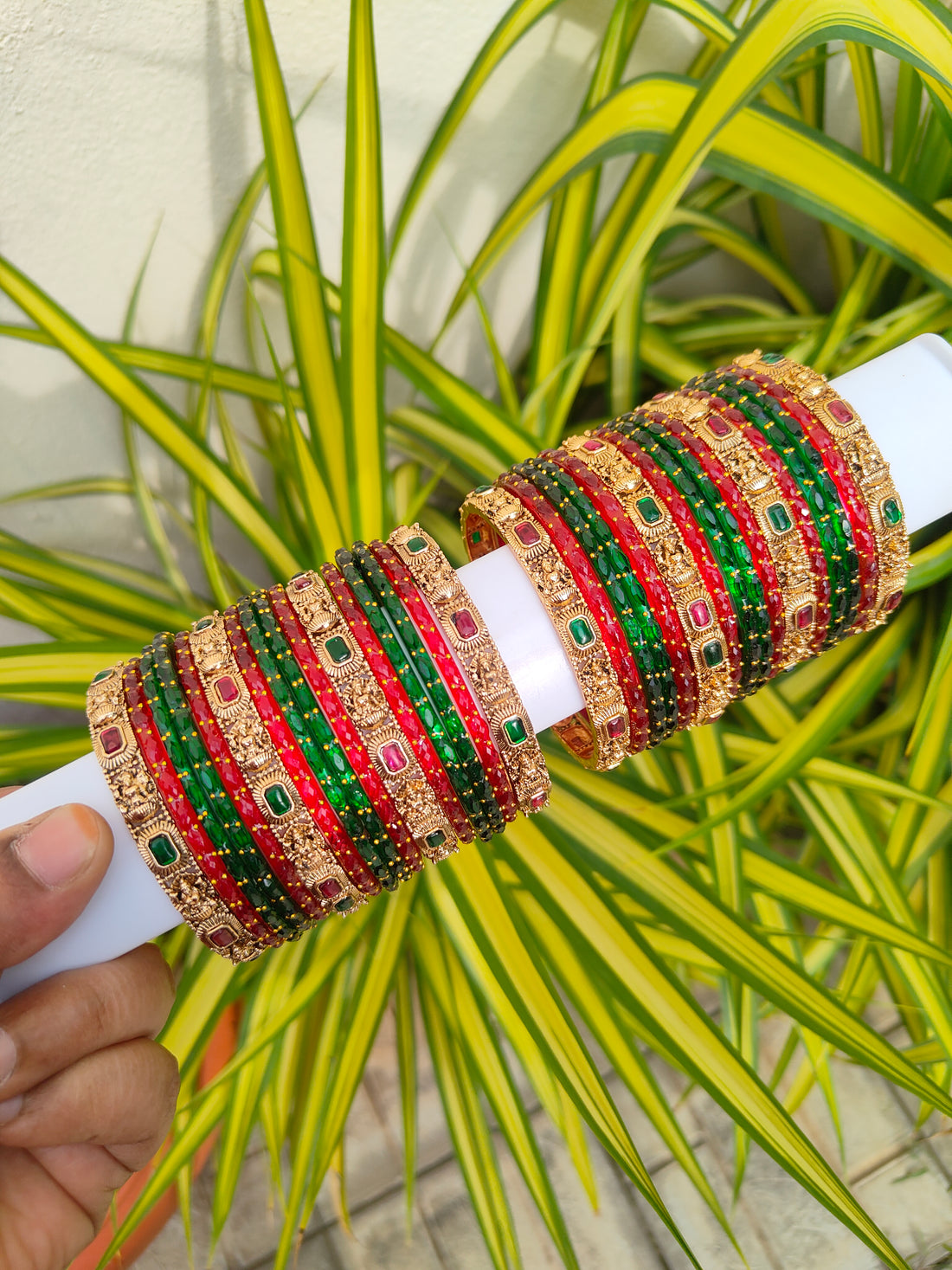 Aishwarya Lakshmi Metal Mix-Green & Red Raindrop Glass Bangles