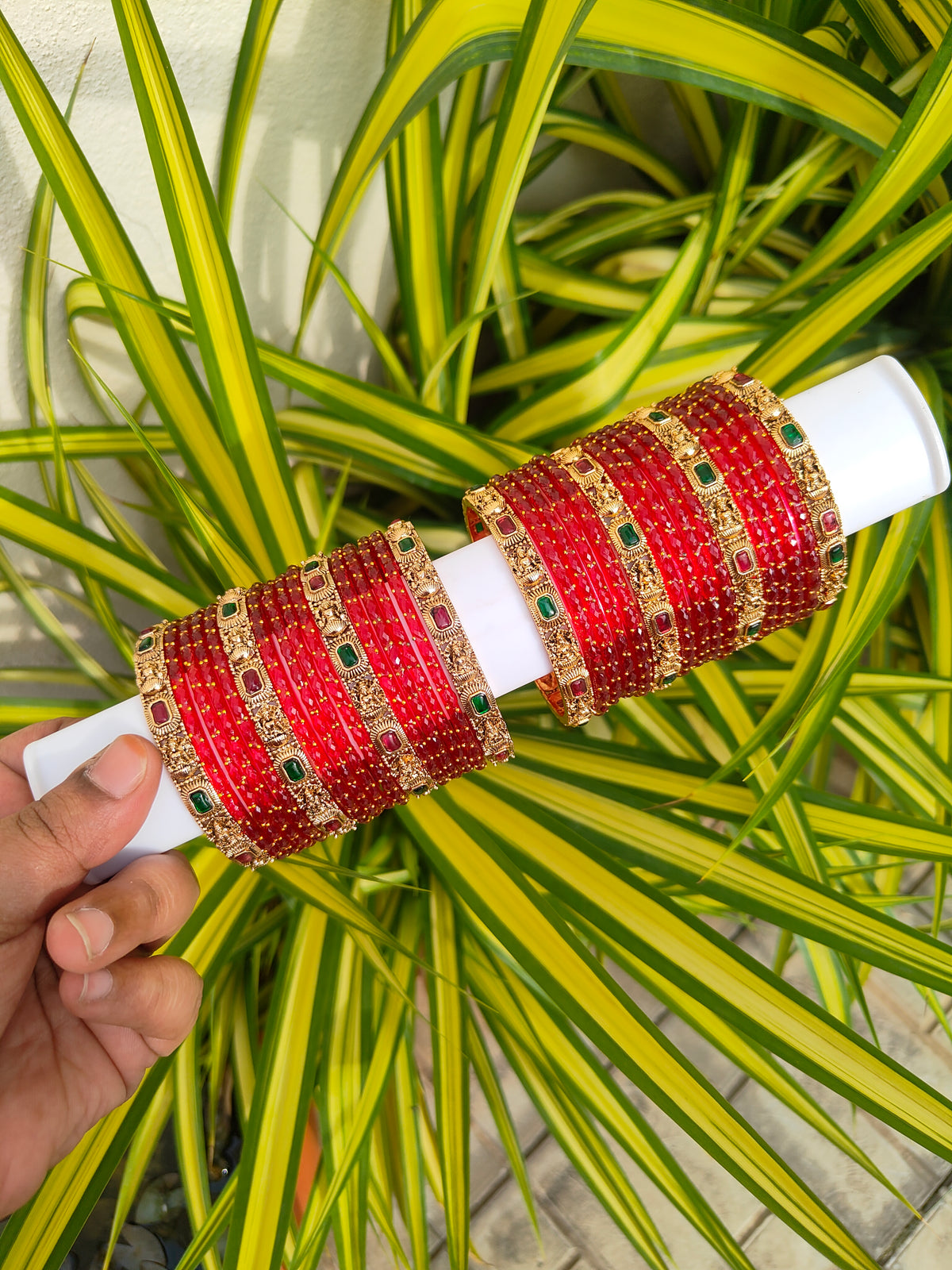 Aishwarya Lakshmi Metal Mix-Red Raindrop Glass Bangles