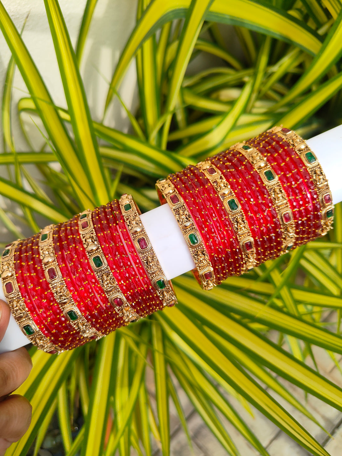 Aishwarya Lakshmi Metal Mix-Red Raindrop Glass Bangles