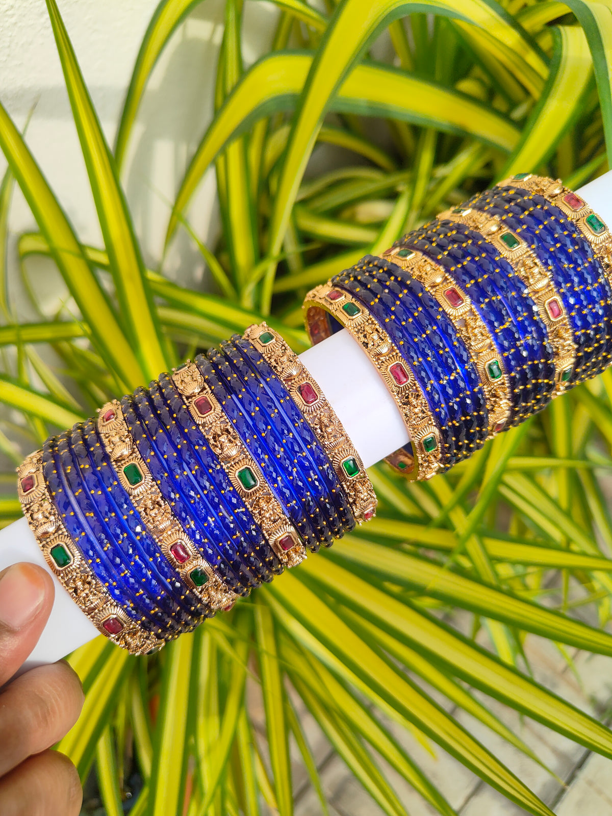 Aishwarya Lakshmi Metal Mix-Navy Blue Raindrop Glass Bangles