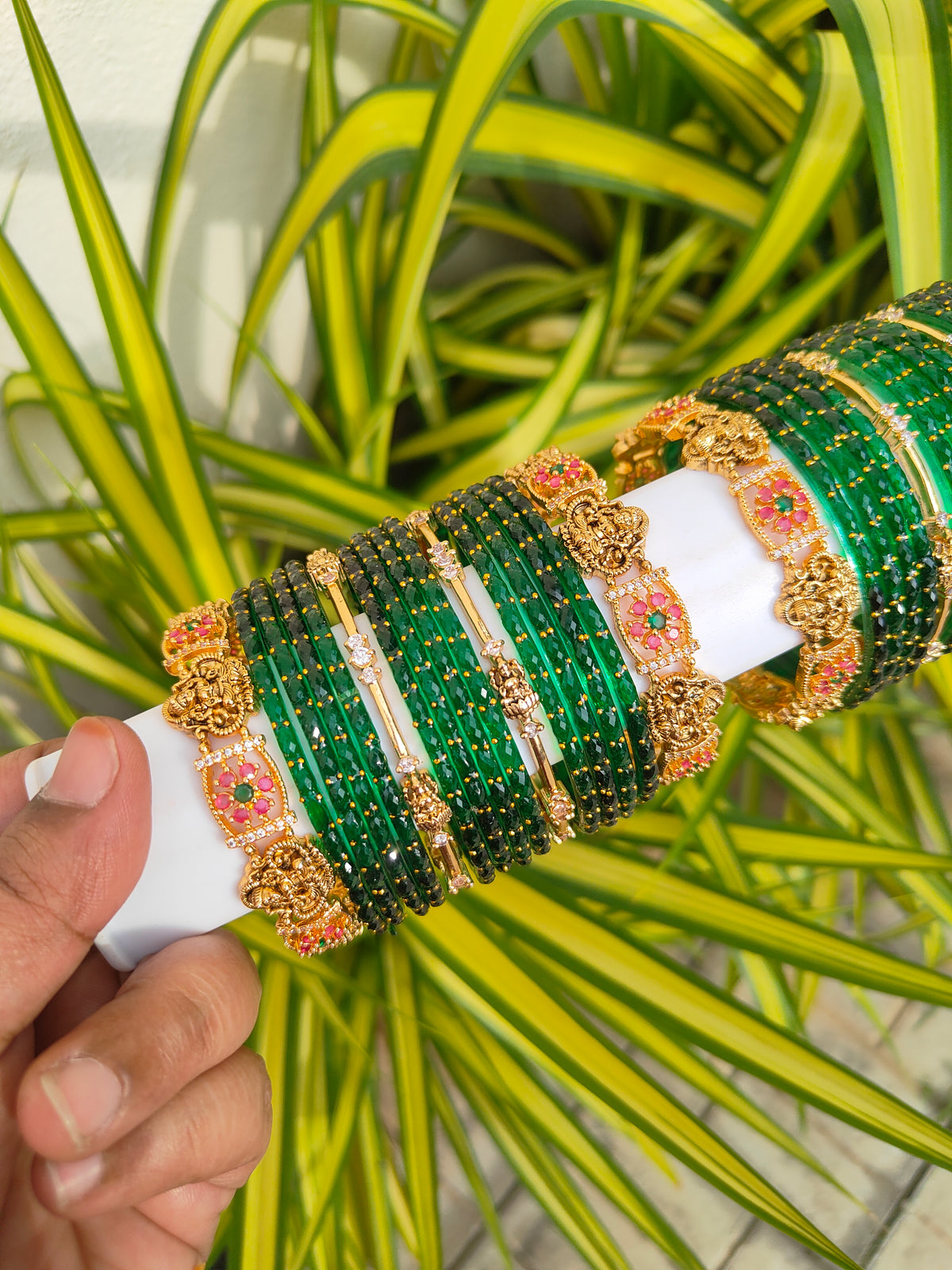 Vaibhavalakshmi Metal Mix – Green Raindrop Glass Bangles