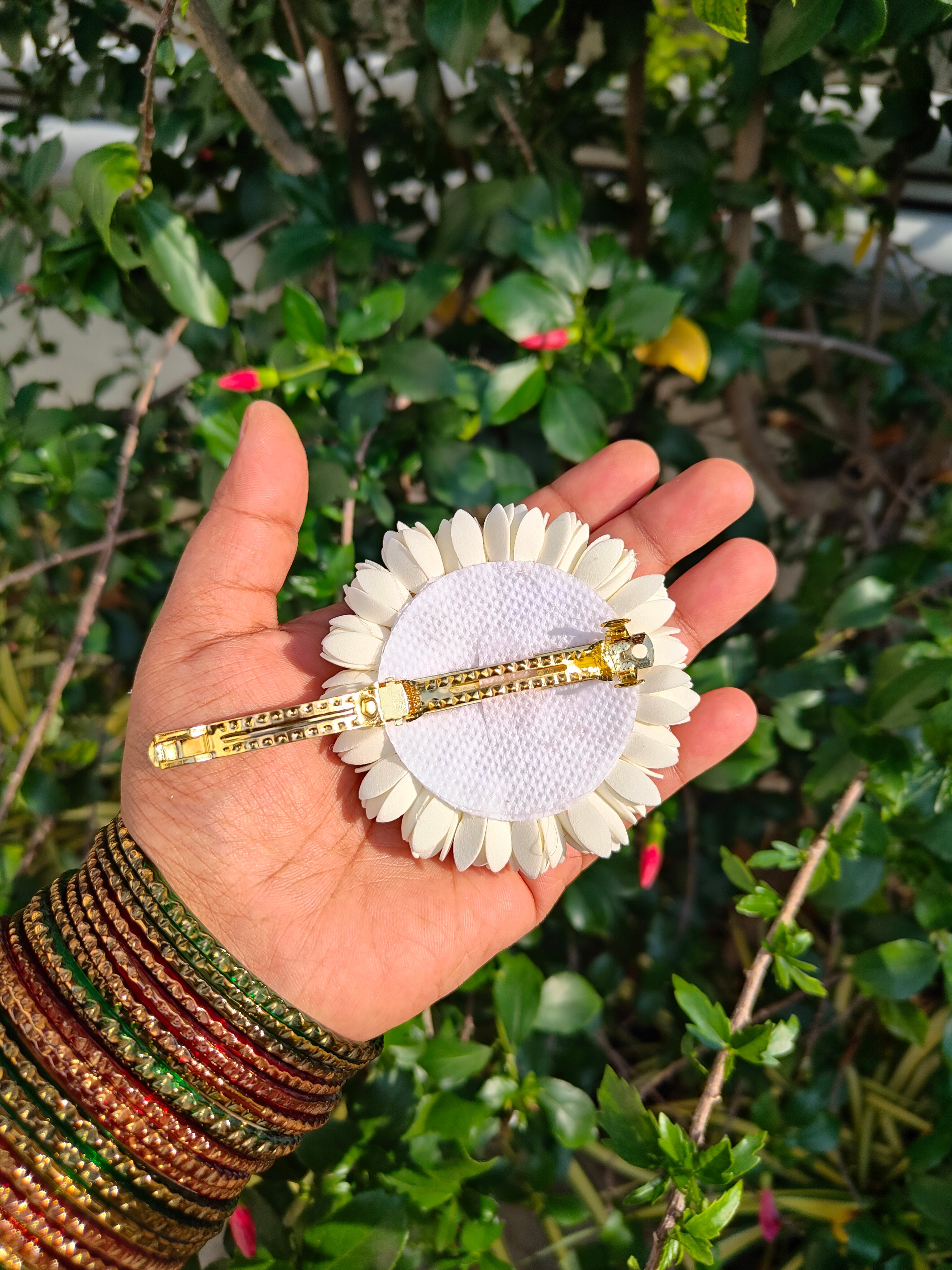 Realistic Artificial Iruvachi With Lotus Center Clip