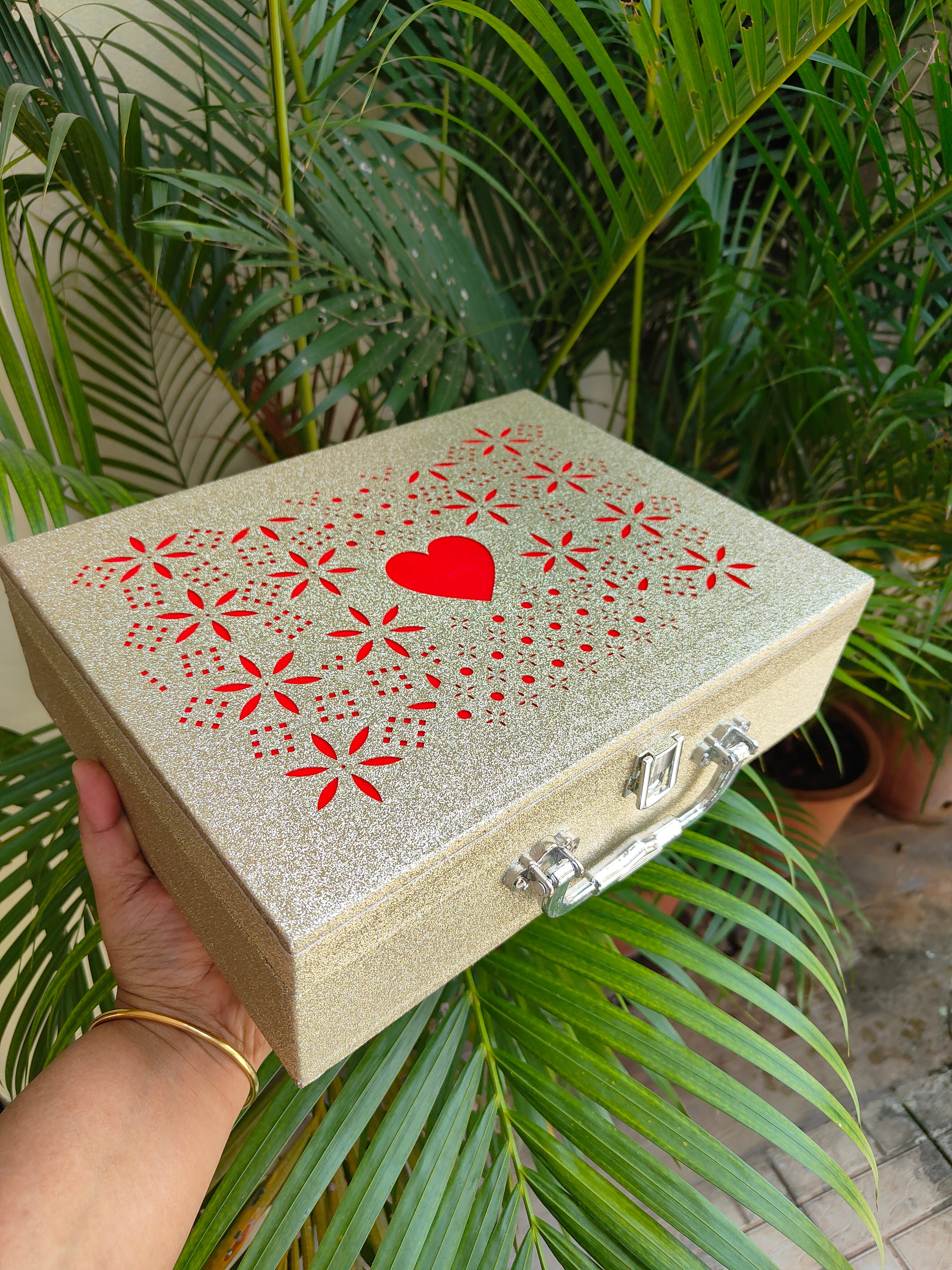 Shiny Pastel Green Heart fancy 3 line bangles organizer box
