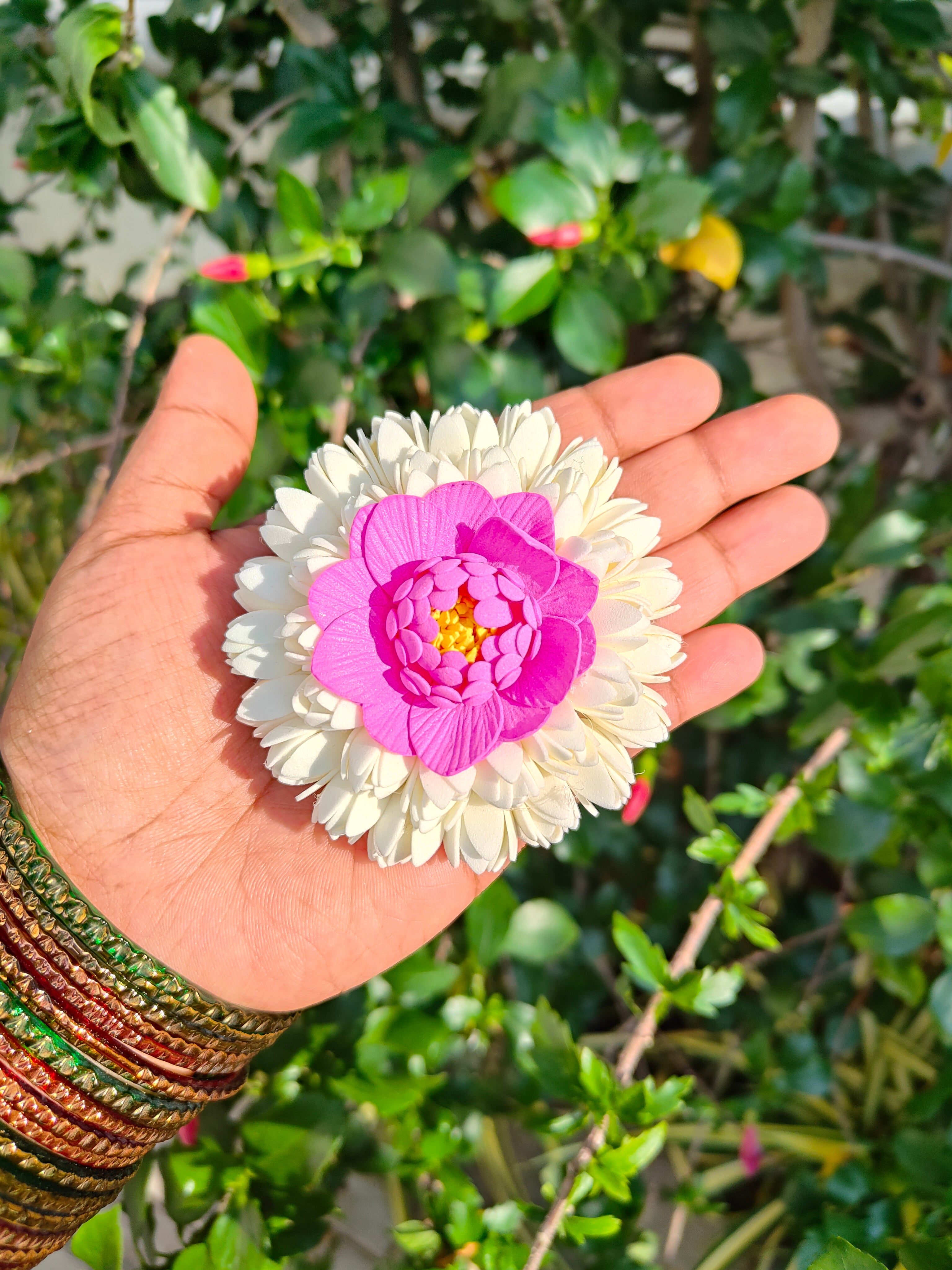 Realistic Artificial Iruvachi With Lotus Center Clip