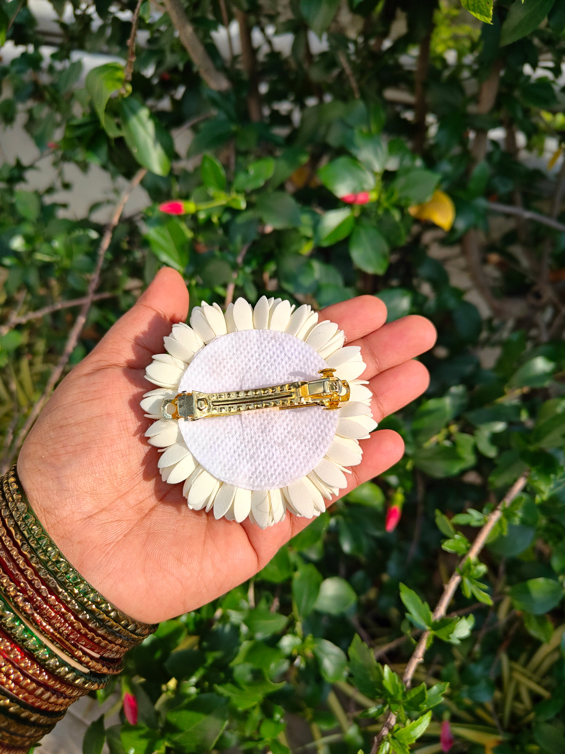 Realistic Artificial Iruvachi With Lotus Center Clip