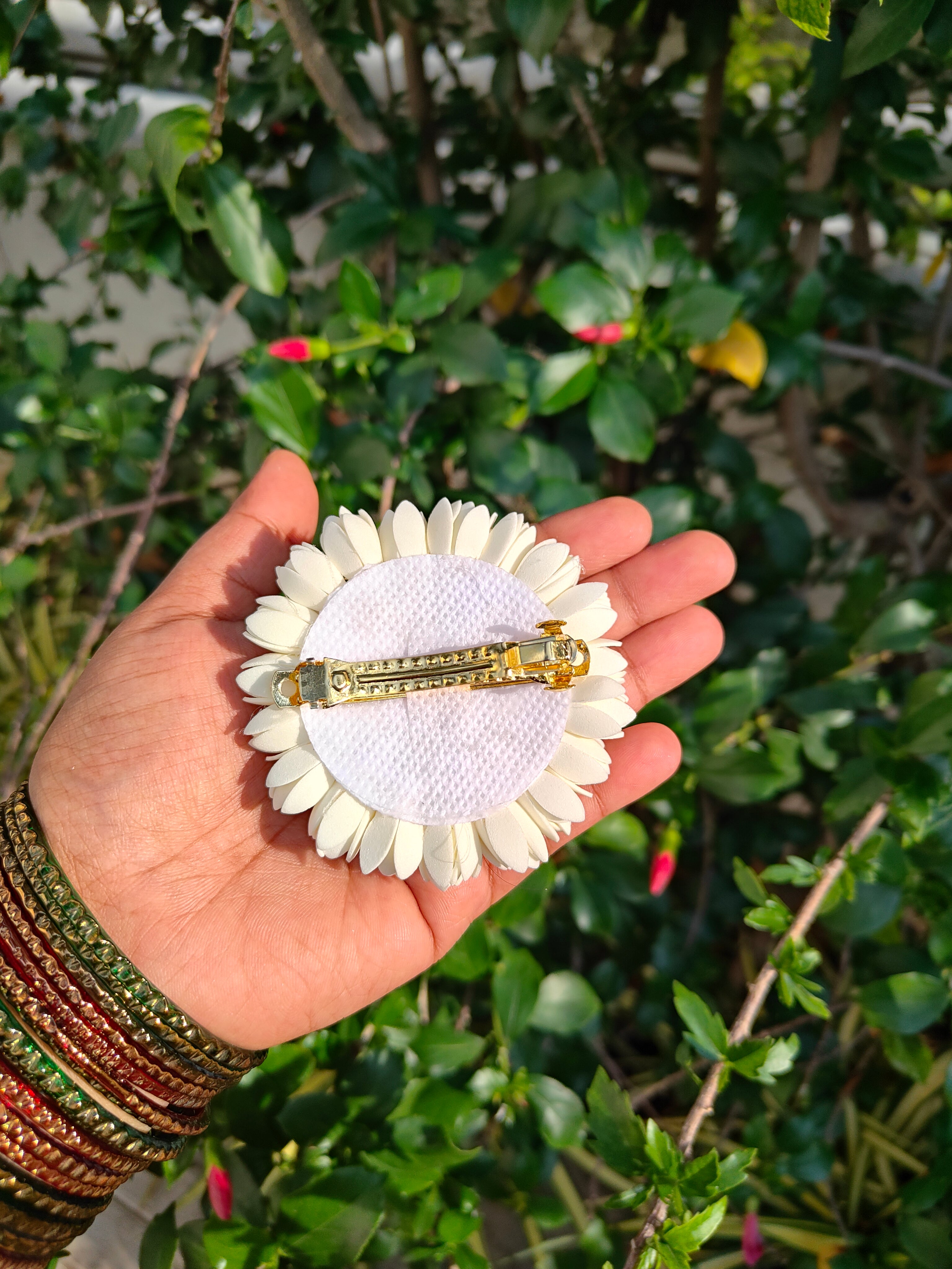 Realistic Artificial Iruvachi With Lotus Center Clip