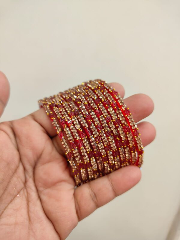 Thulir model glass bangles(Red)