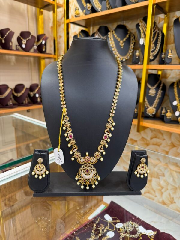 Non idol stone neckpeice