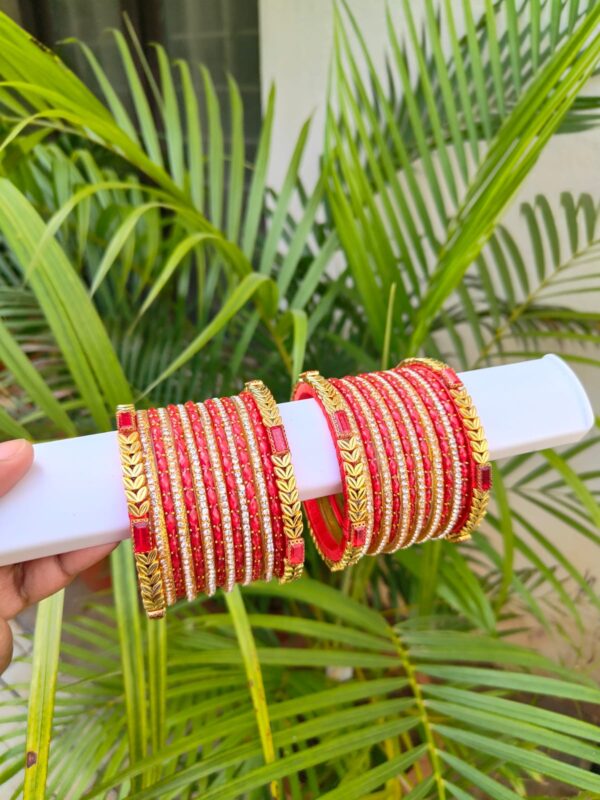 Silk thread mixed with glass bangles