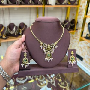 Petal Whispers necklace set