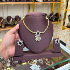 Floral Embrace necklace set