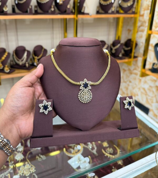 Floral Embrace necklace set
