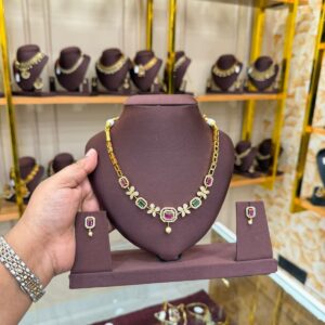 Tiara Touch necklace set