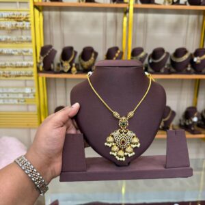Noble Radiance Necklace Set