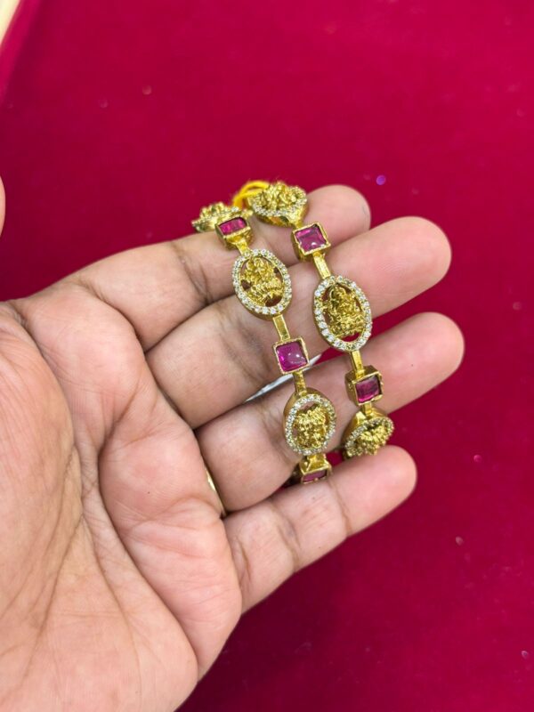 Lakshmi with kemp stone 2pcs
