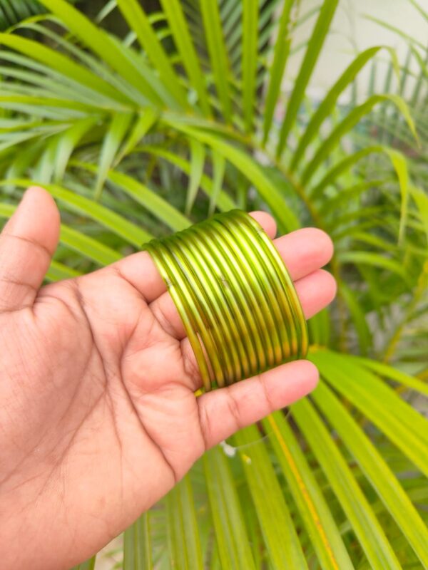 Plain glossy glass bangles (Kuppivala) Light green color
