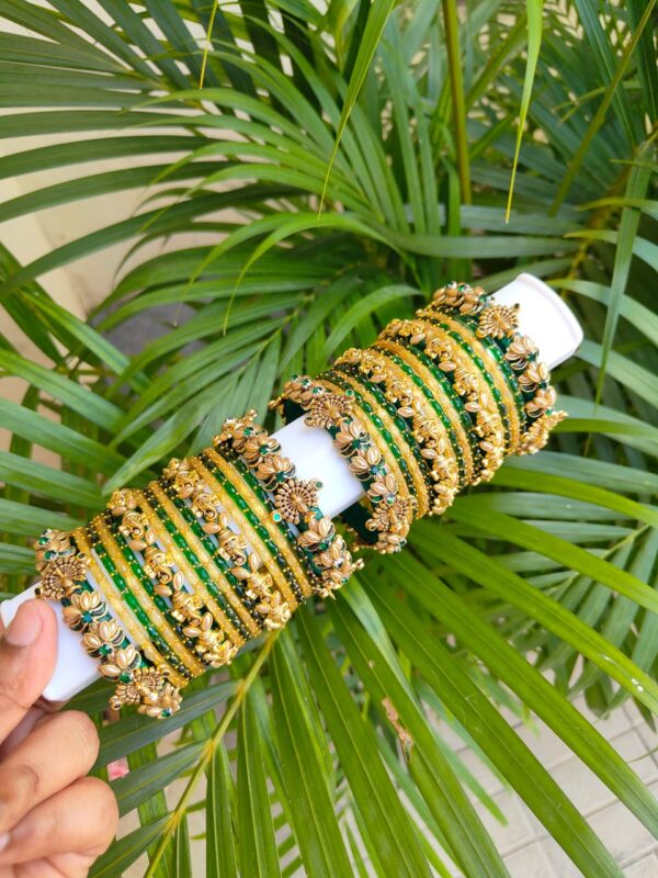 Gorgeous kundan lotus with Vinayagar mixed with glass bangles set 